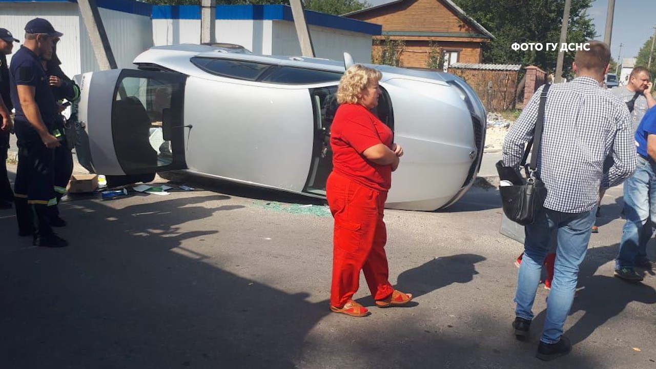 В Дубровиці рятувальники ліквідовували наслідки ДТП (ФОТО)