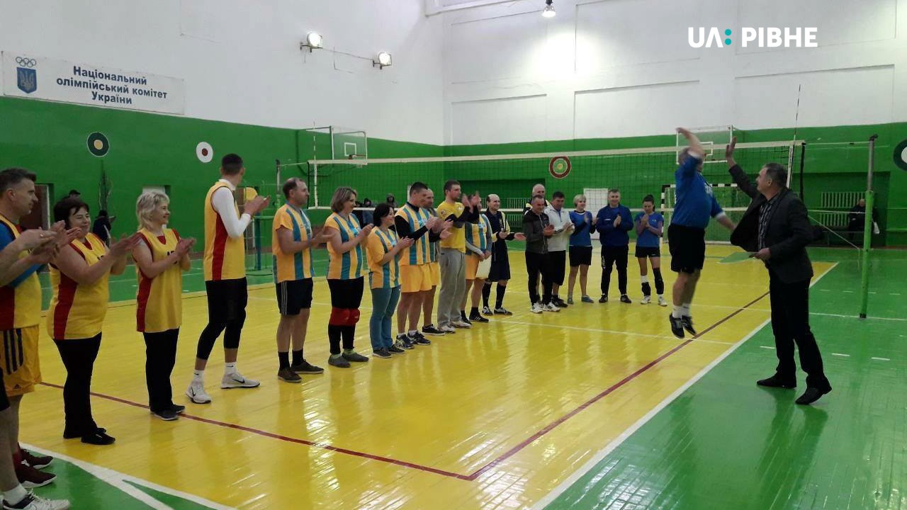 Команда НВК №26 стала чемпіоном Рівного з волейболу серед вчителів