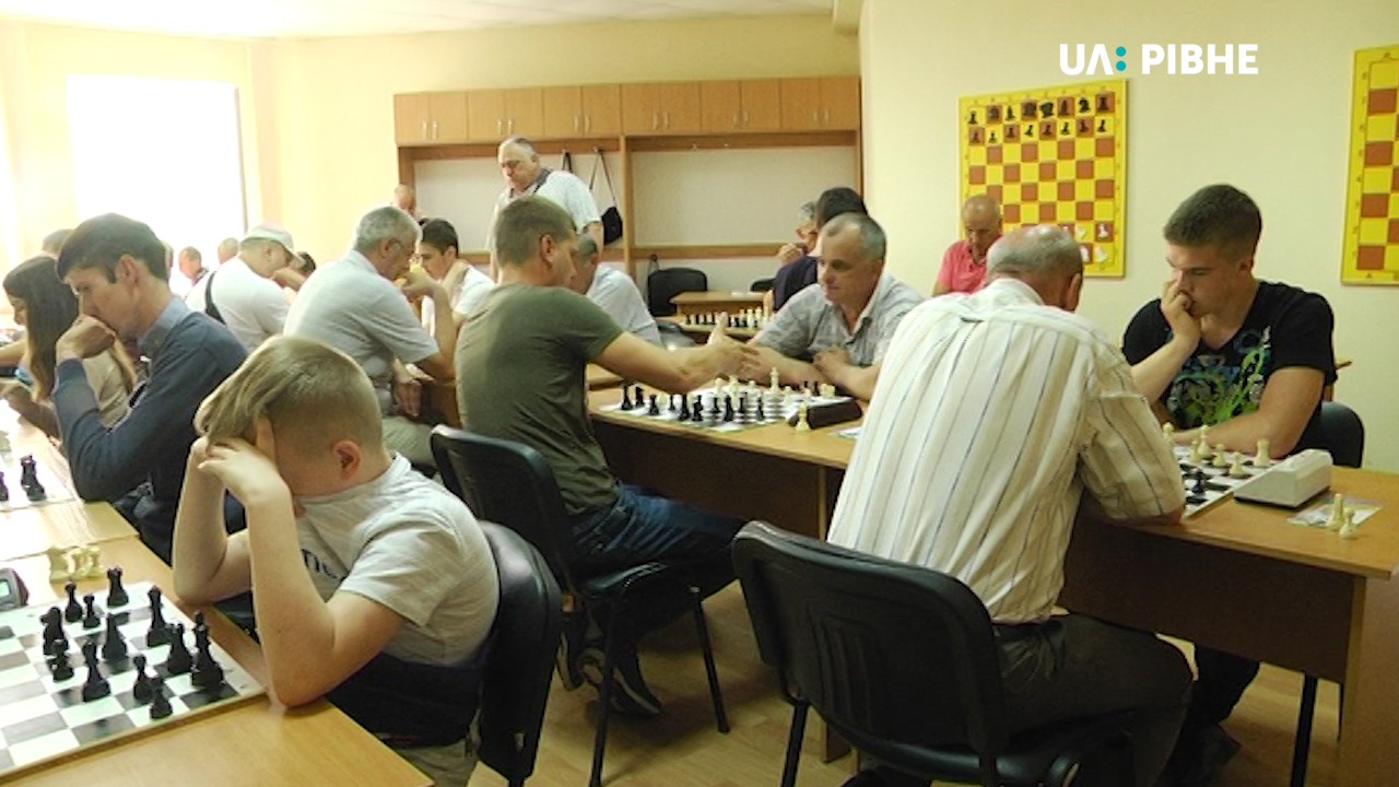 У Рівному відбувся п’ятий шаховий бліц-турнір пам’яті Олега Саєнка 