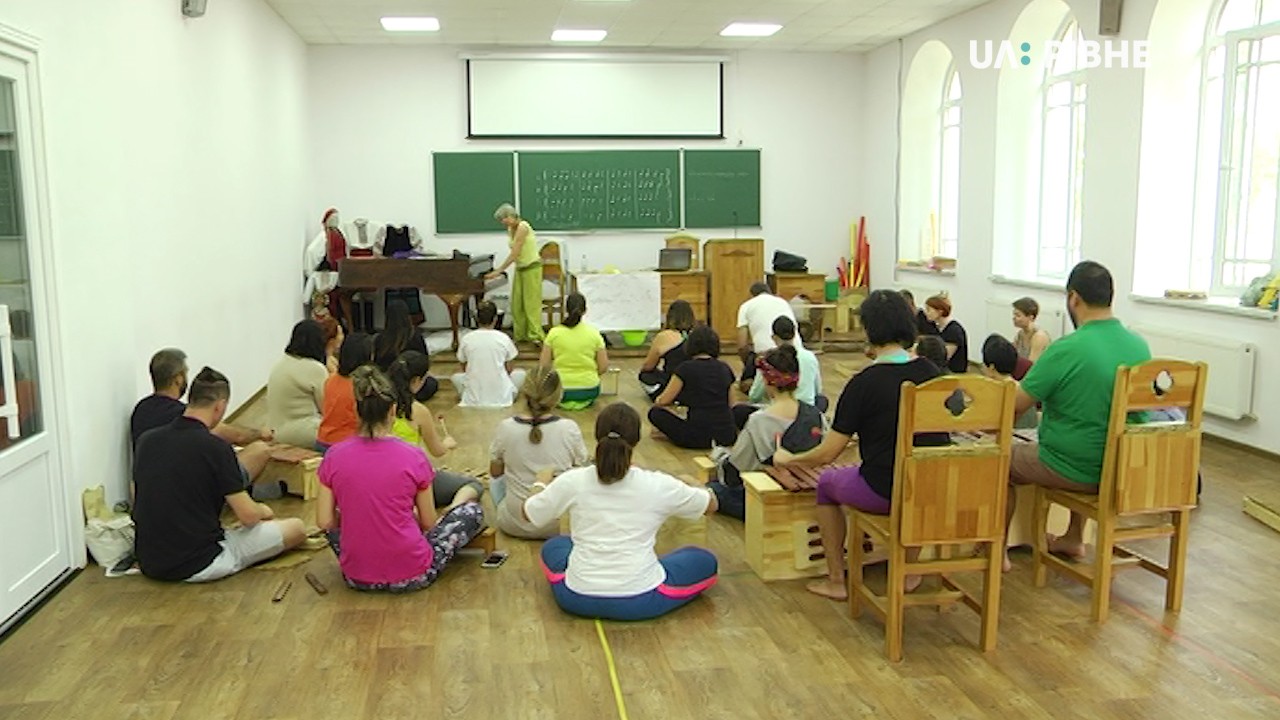 В Острозі пройшли міжнародні курси з орф-педагогіки (ВІДЕО)