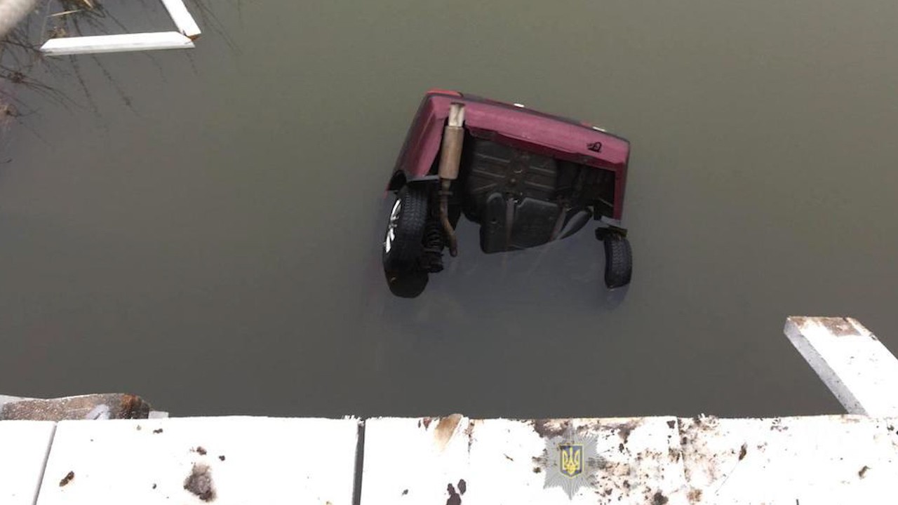  Суд виніс вирок водію, який п’яним злетів з мосту в річку та втопив двох людей