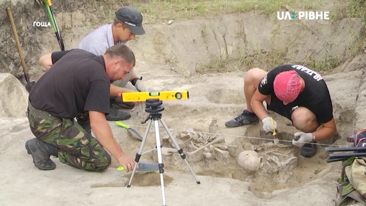 У Гощі знайшли людський кістяк, якому приблизно від 6-ти до 8-ми тисяч років (ВІДЕО)