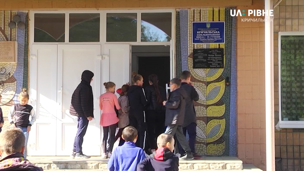 У частині шкіл Сарненського району відновили пільгове харчування