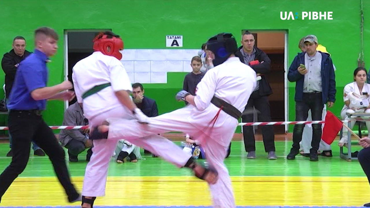 Відкритий чемпіонат України з кйокушінкаі карате розпочався сьогодні у Рівному (ВІДЕО)